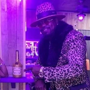 Meet your Posher, Adonis